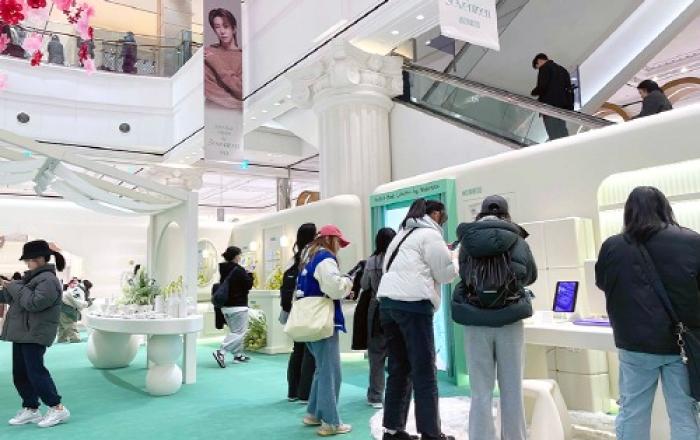 세븐틴 팝업 시즌3로 피날레 장식하는 신세계百