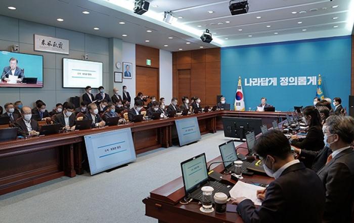 문재인 대통령 “경제살리기 시작도 끝도 일자리…특단의 대책 강구”