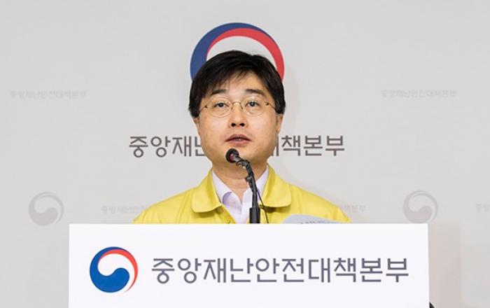 정부 “생활방역 된다 하더라도 사회적 거리두기 여전히 필요”