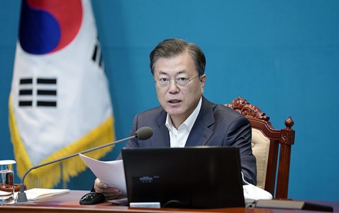 문재인 대통령 “‘경제 중대본 체제’ 가동 준비…비상경제대응 강화”