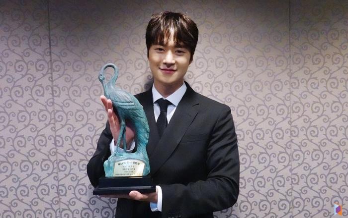 배우 공명, ‘춘사영화제’ 신인남우상 수상! 데뷔 후 첫 수상 감격!