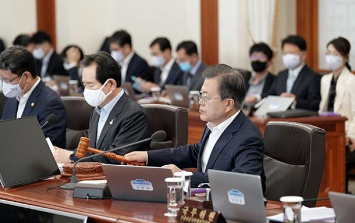 문재인 대통령 “경제 전시 상황…3차 추경안 실기 안돼”