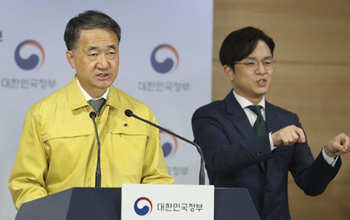 정부, 6일부터 ‘생활 속 거리두기’ 단계로 전환