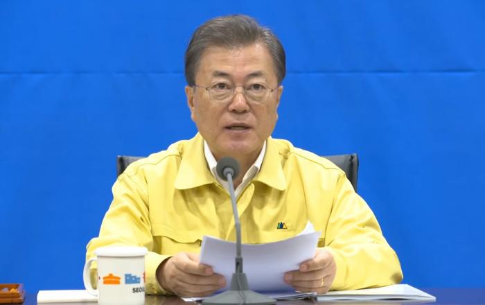 문재인 대통령, 등교 개학 준비상황 점검…“방역 철저” 당부