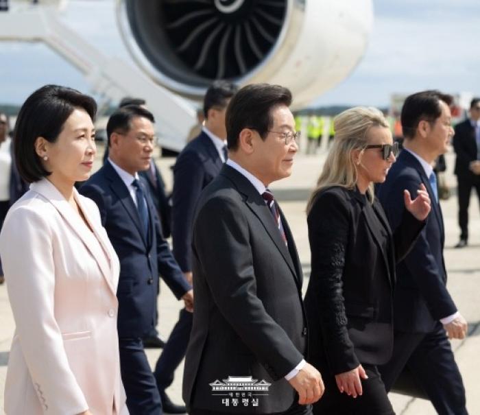 이 대통령, 미 트럼프 대통령과 첫 정상회담…남북 피스메이커 제안