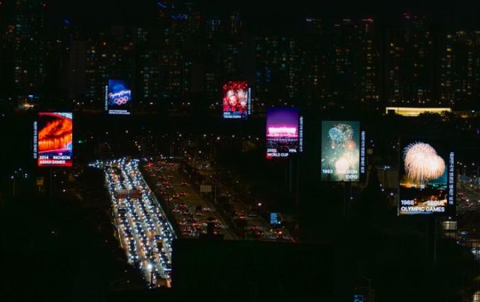 미리 보는 서울세계불꽃축제 2025… 서울올림픽부터 평창동계올림픽까지 대한민국 불꽃 역사의 감동 ‘로드블록 여의12’와 함께 올림픽대로를 밝히다