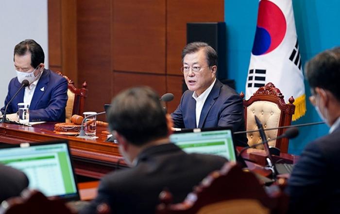 문재인 대통령 “질본 승격 빠를수록 좋아…3차 추경 곧바로 추진”