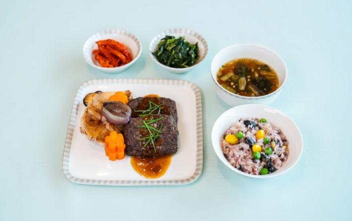싱가포르항공, 한국 취항 50주년 기념 특별 한식 기내식 공개