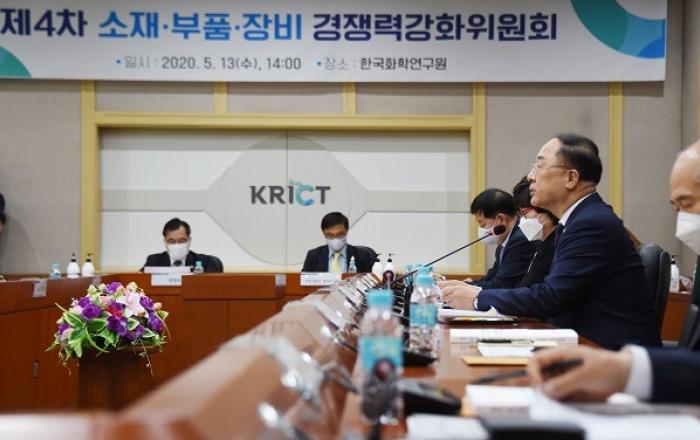 홍남기 부총리 “일본, 5월 말까지 수출 규제 해결방안 제시” 촉구