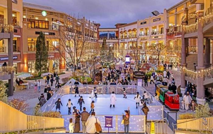 신세계사이먼 이색 크리스마스 콘텐츠 공개, 아이스링크부터 눈 내리는 마법까지 ‘겨울왕국’으로 변신한 아울렛