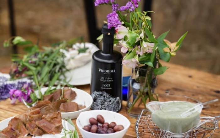 GS샵, 1500세트 완판된 ‘프리오르데이’ 앵콜 편성, 크리스마스 에디션 공개