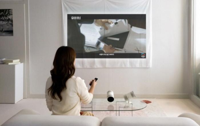 삼성전자, AI 포터블 프로젝터 ‘더 프리스타일+’ 공개