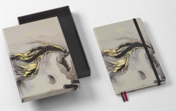 손끝에서 깨어나는 붉은 말의 에너지… 몰스킨 ‘이어 오브 홀스 리미티드 에디션’ 출시