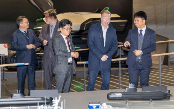 캐나다 국방조달장관, HD현대 글로벌 R&D 센터 방문