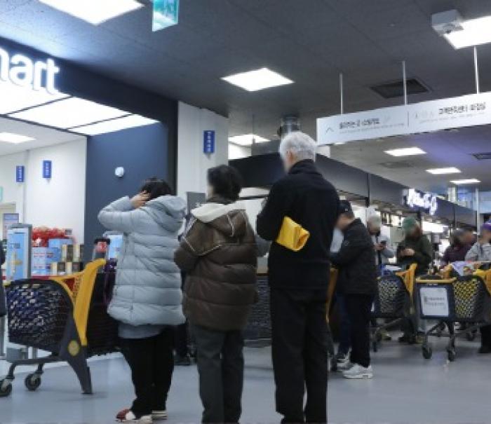 880원 삼겹살에 아침부터 줄섰다! 이마트 “고래잇 페스타”와 함께 시작된 오픈런