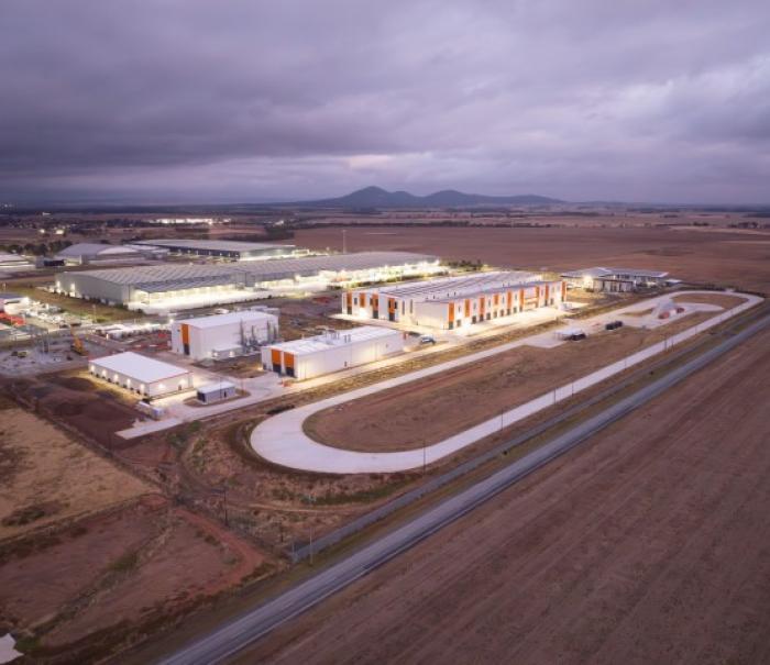 한화에어로스페이스, 호주 공장 2단계 증축 완료… 레드백 장갑차 생산 돌입