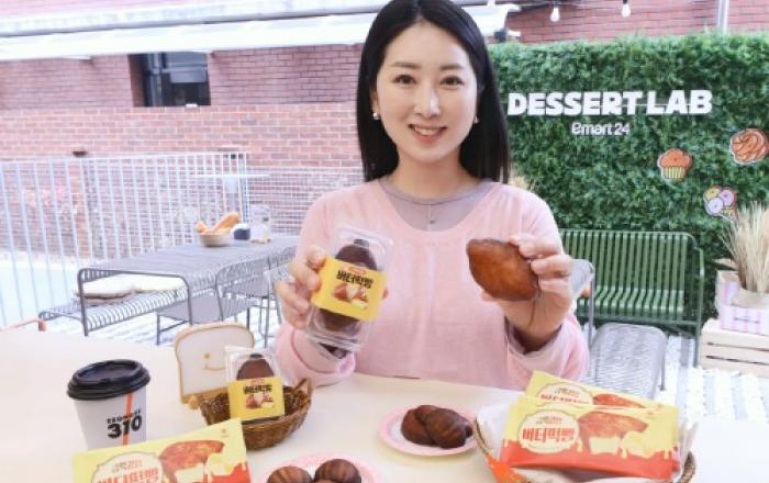 “바삭·쫀득 다 잡은 ‘버터떡빵’이 왔다!” 이마트24, 식감 완성형 ‘버터떡빵’ 2종 출시
