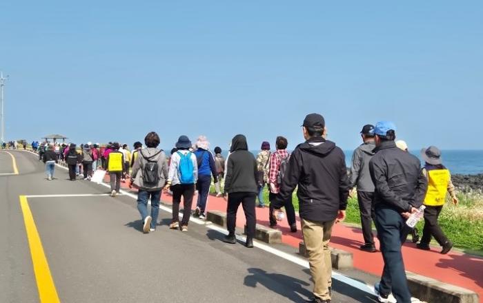서귀포시 동부보건소, 주민 200여 명과 ‘혼디모영 걸을락’ 연합 걷기 개최