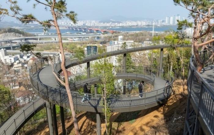 양천구, 한강·도심 한눈에 담는 224m '용왕산 스카이워크' 개방