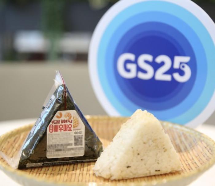GS25, 간편식 품질 향상 프로젝트… 밥알 살아있는 ‘소프트 삼각김밥’ 첫선