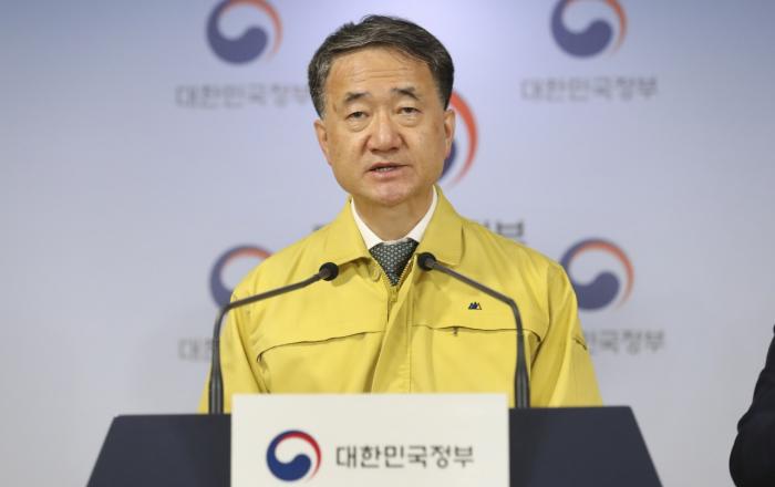 박능후 복지장관 “종교·의료·요양원, 소모임 미루어 주시길”