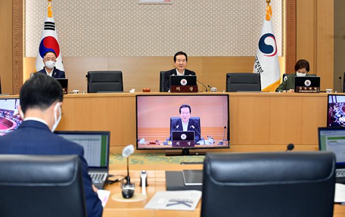정세균 총리 국무회의 주재…“정부, 상황 안정될 때까지 긴장 늦추지 않고 대응”