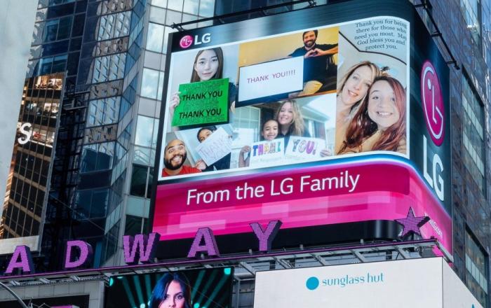 LG전자, 뉴욕 전광판서 '땡큐(Thank you)' 릴레이