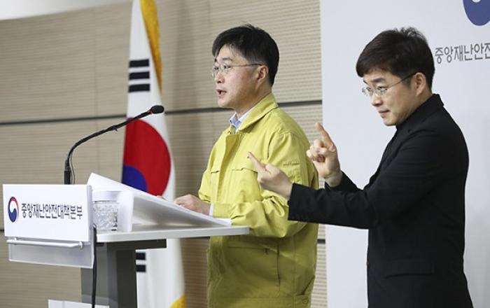 정부 “수도권 주민, 모임 취소·연기해 주길…간곡히 부탁”