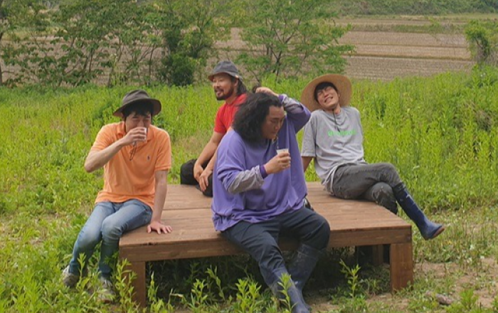 배우 최귀화, tvN ‘온앤오프’ 촬영 ‘훈훈 분위기’의 비하인드 사진 공개