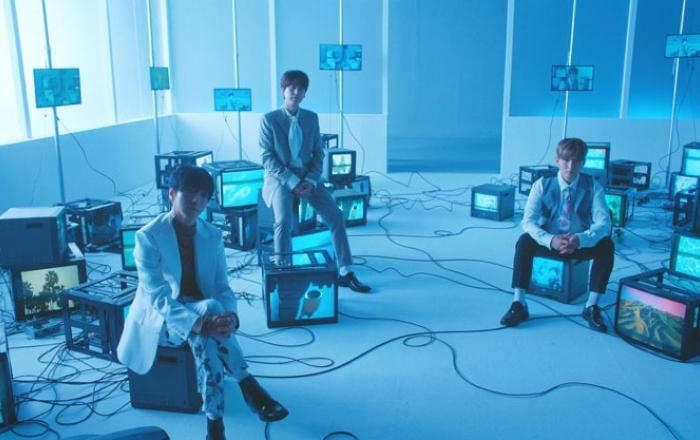 슈퍼주니어-K.R.Y. 미니 1집, 전 세계 29개 지역 아이튠즈 톱 앨범 차트 1위 올랐다!