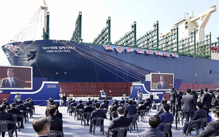 문재인 대통령 “LNG 환적설비 수주, 최고 경쟁력 세계에 각인시켜”