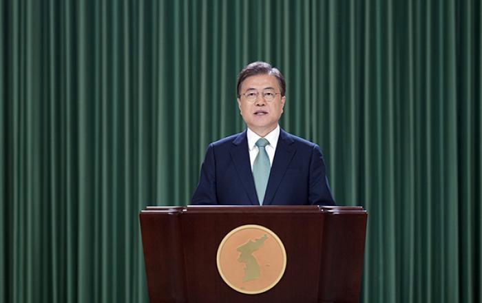 문재인 대통령 “끊임없는 대화로 남북간 신뢰 키워나가야”