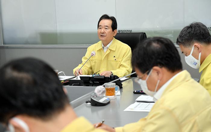 정세균 총리, 중대본 회의 주재…확진자 격리해제 기준 개선방안 조속한 시행 당부