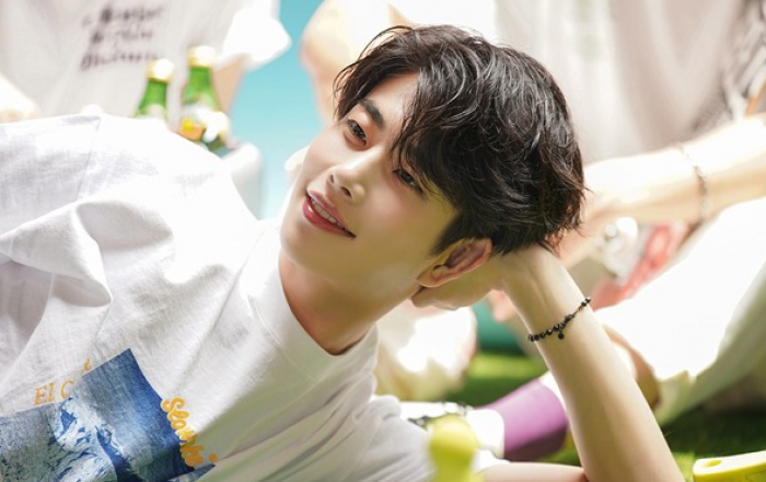 아스트로 MJ, ‘시크X청량’ 반전 매력 담긴 화보 비하인드 컷 공개!