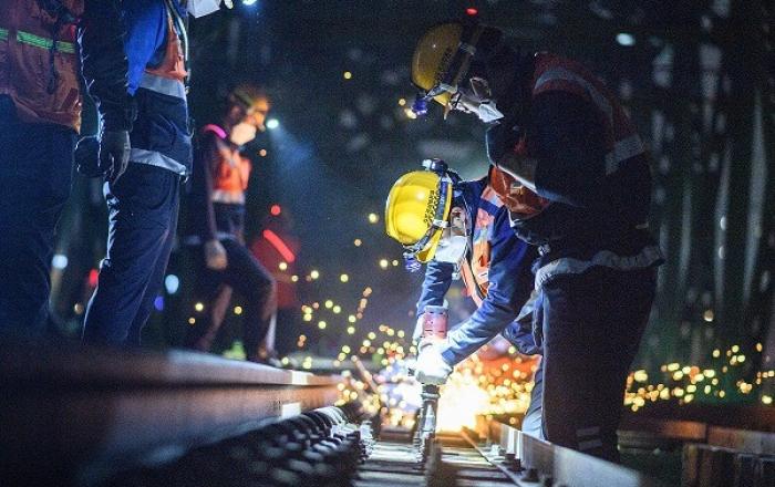 한국철도, 열차 운행 마친 심야에 한강철교 선로 유지보수작업 구슬땀