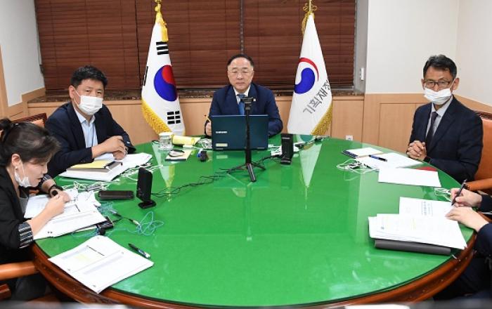 홍남기 부총리 “G20·파리포럼 재무장관 컨퍼런스…회원국 대표로 기조연설”