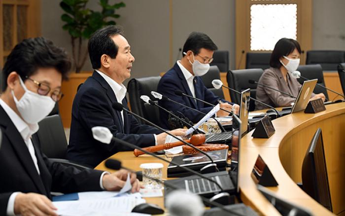 정세균 총리 국무회의 주재 “노사 모두 협력 절실…정부, 어려운 기업·소상공인 지원하며 뒷받침”