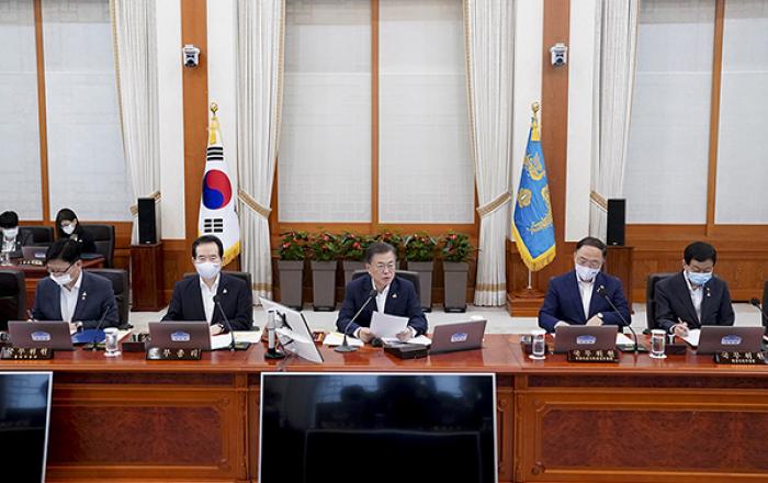 문재인 대통령 “8월 17일 임시공휴일, 국민께 작은 위로 되길”