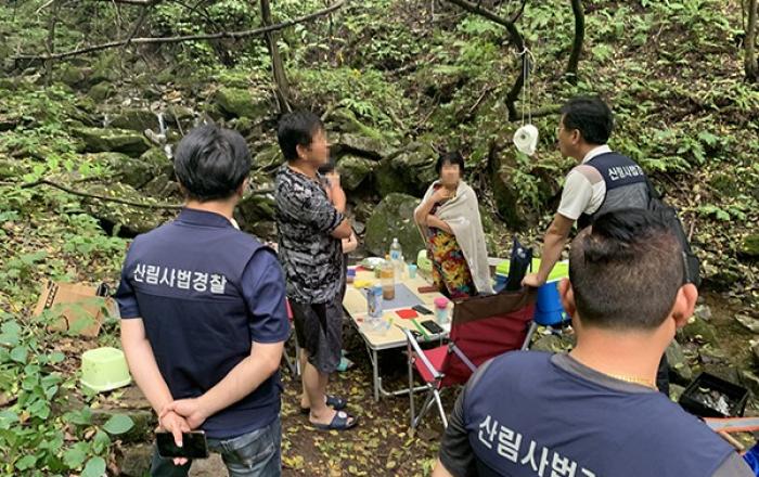 여름철 산간계곡 안에서 고기 굽지 마세요
