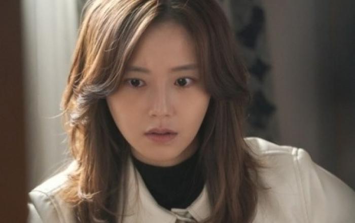 '악의 꽃' 문채원, 현장 수색하는 예리한 눈빛..모방 범죄 단서 발견할까