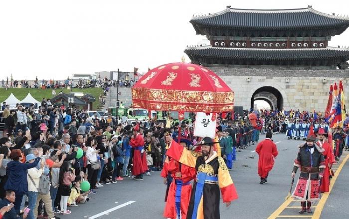 전국 최대 퍼레이드 ‘정조대왕 능행차 공동재현’ 내년 4월로 연기