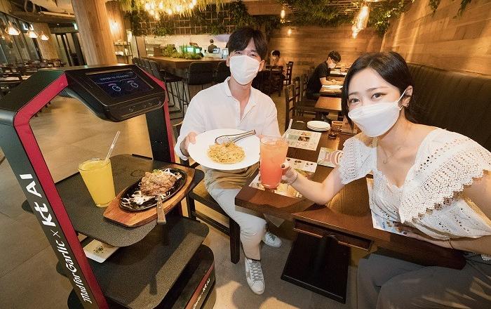 메드포갈릭에서 AI 서빙로봇 상용화 위한 시범 서비스