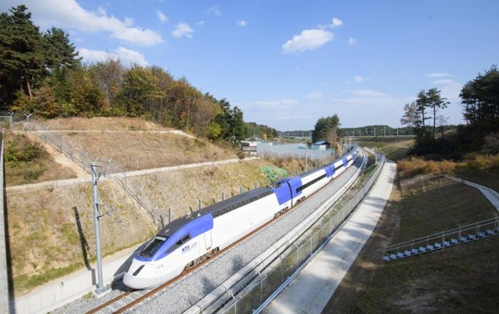 추석 열차 예매 1주일씩 연기…창가 좌석만 판매