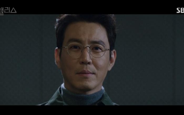 ‘앨리스’ 최원영, 주원과 팽팽한 대치...과거 김희선 죽음과 연관?