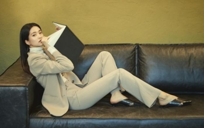 김태리X프론트로우,  성숙하고 우아한 모습의 가을 광고 비주얼 공개