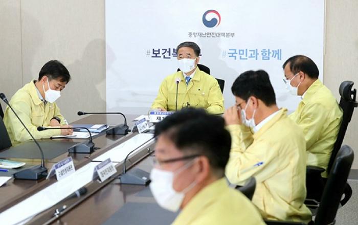 두달만에 1단계로 복귀…산발적 집단감염 지속으로 좀 더 지켜봐야