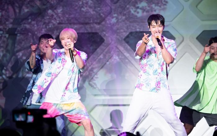 슈퍼주니어-D&E, 亞 투어로 4만 5천 관객 홀렸다! 아시아를 접수한 ‘특급 듀오’