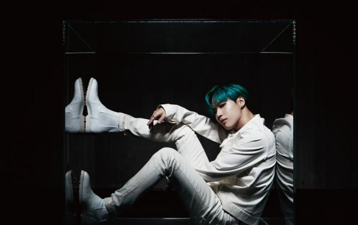 샤이니 태민, 오리콘 데일리 차트 1위! 日 미니앨범 ‘FAMOUS’ 