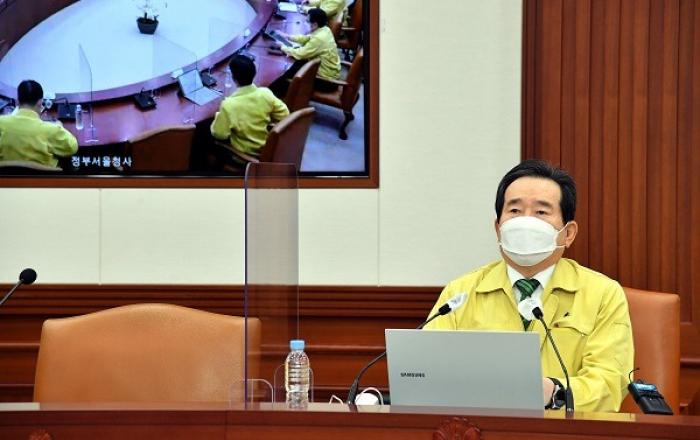 자가격리 7만명 역대 최고…주말까지 중대 기로