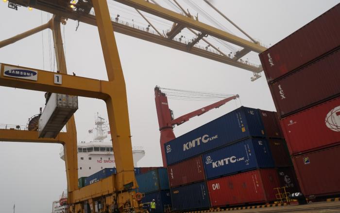 코로나19로 수출 10.2% ↓...…내수는 3개월 연속 증가